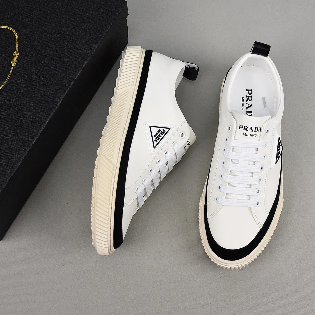 【PRADA】Men's shoes 💰400💰. Detonate the whole place! An international brand that is constantly innovating. This men's casual shoe is the original version. It is made of cowhide leather at a ratio of one to one at the store. It has leather feet and rubber non-slip outsole. It is breathable and comfortable. Quality speaks for itself. 👄38-44